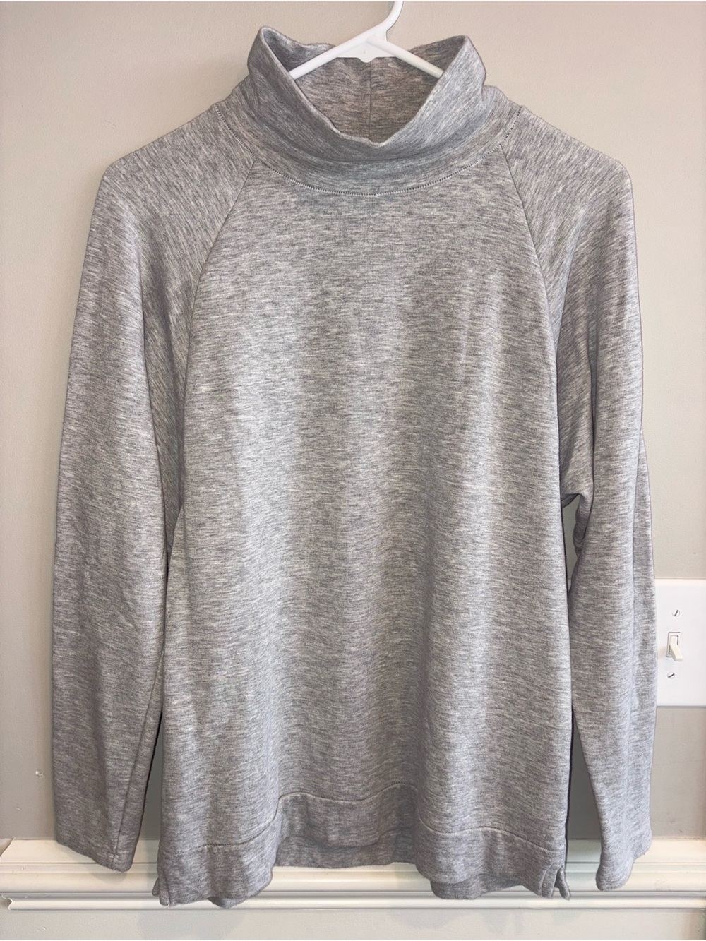 Gap Body Maternity Nursing Sweatshirt Hidden Side Zippers size M -LIKE NEW
